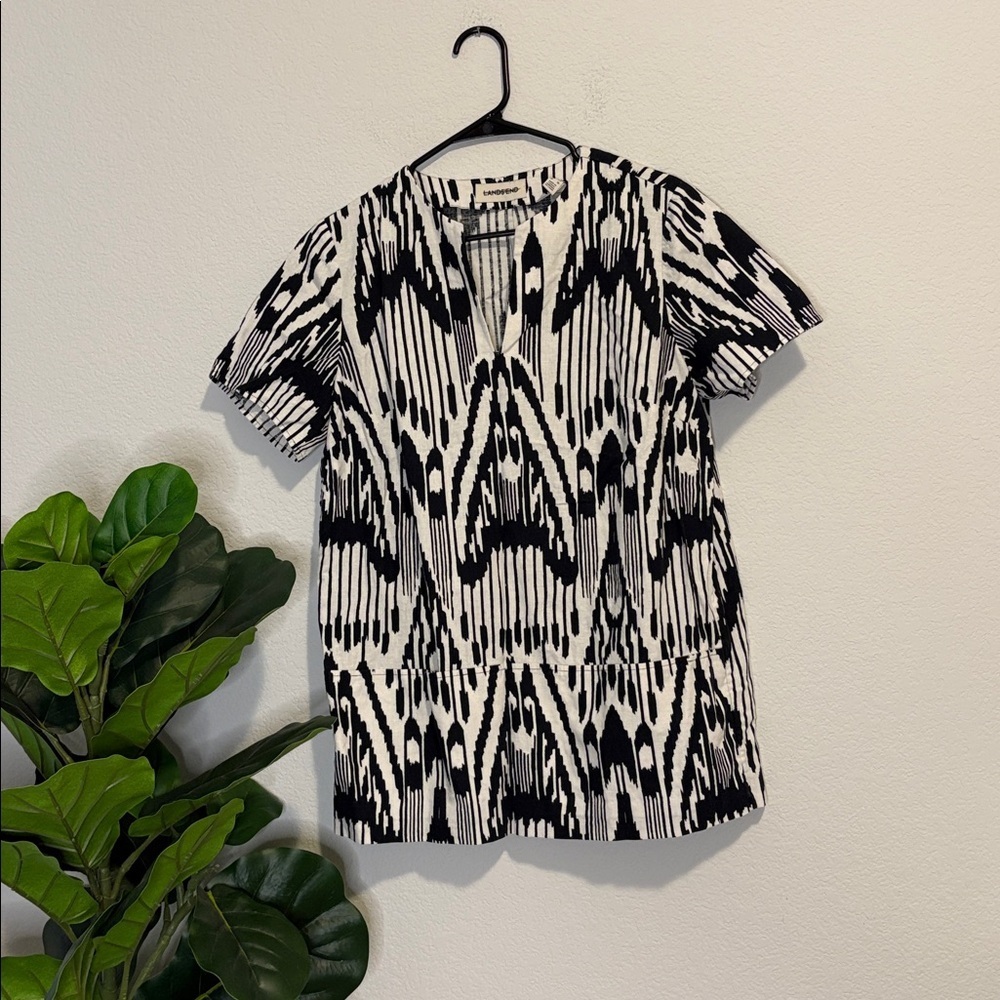 Lands End size 8 linen pull over tribal blouse with apron pockets